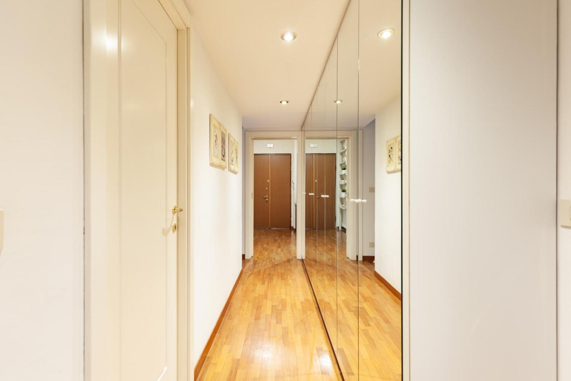 Hostly - Trieste Apartment